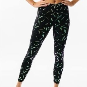 Zyia - Black Rhombus Mirage Luxe Leggings 7/8 24” (Size 8-10)